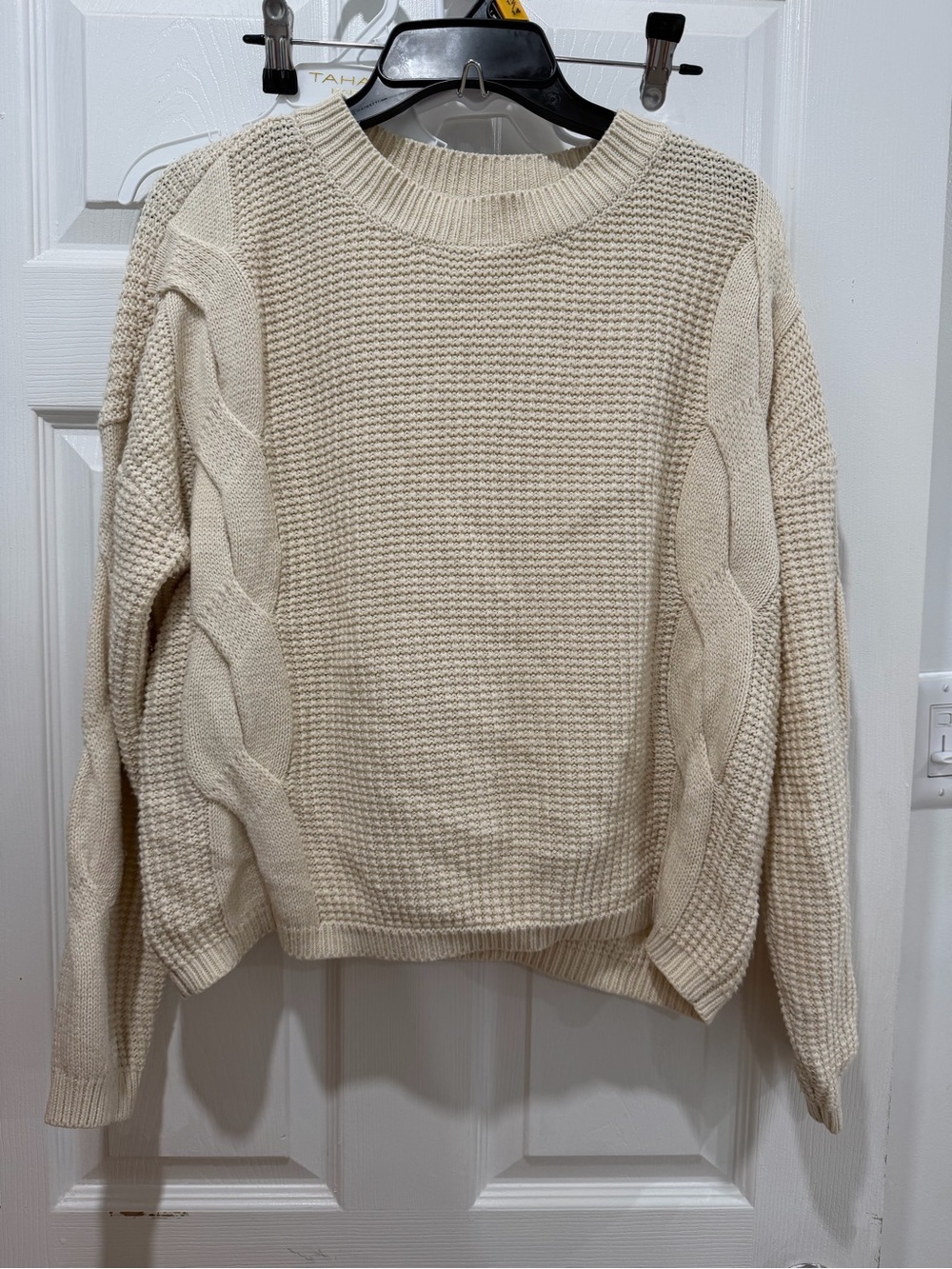 SO Cream Cable-Detail Crew Neck Sweater